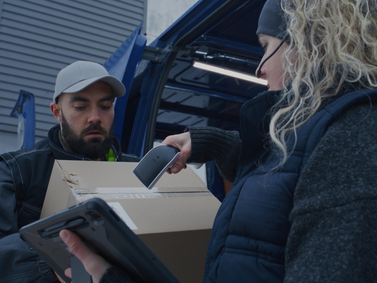 Jakie są korzyści z wdrożenia systemu WMS w centrum logistycznym?